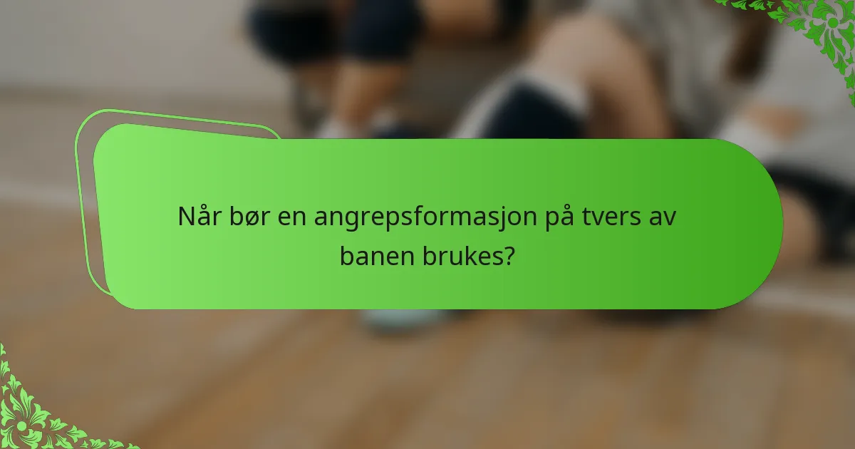 Når bør en angrepsformasjon på tvers av banen brukes?